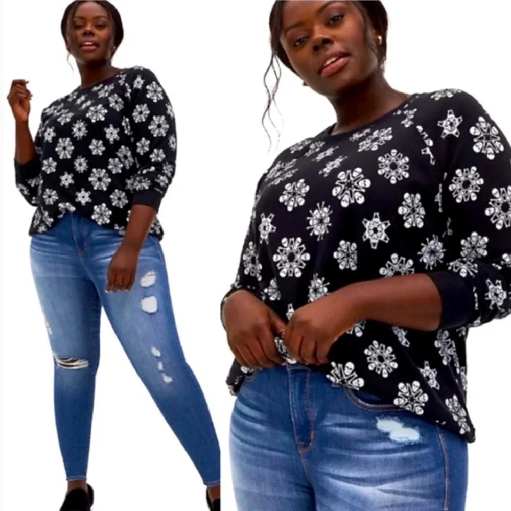 Torrid Plus Size Goth Emo Skull Black and White Snowflake Sweatshirt Pullover 5X